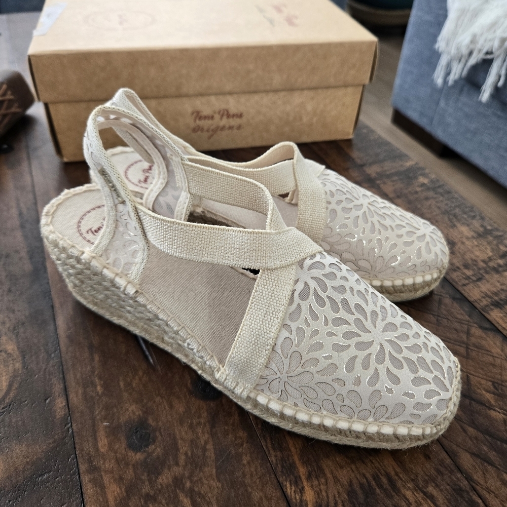 Toni Pons Terra Medium wedge espadrilles with Embroidery. Size 7.5. New.